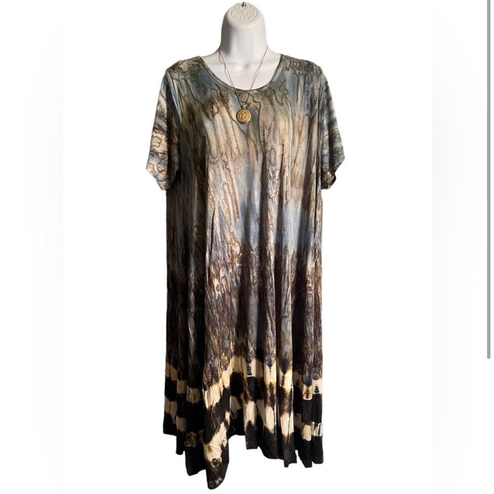 NWT. PLUS SIZED FREE-STYLE TYEDYE DRESS.    BL/RD 13